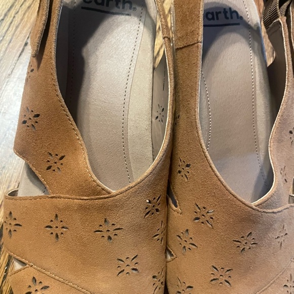 Earth Tan wedge upper heels  with Star Perforations size 9w - Picture 12 of 13